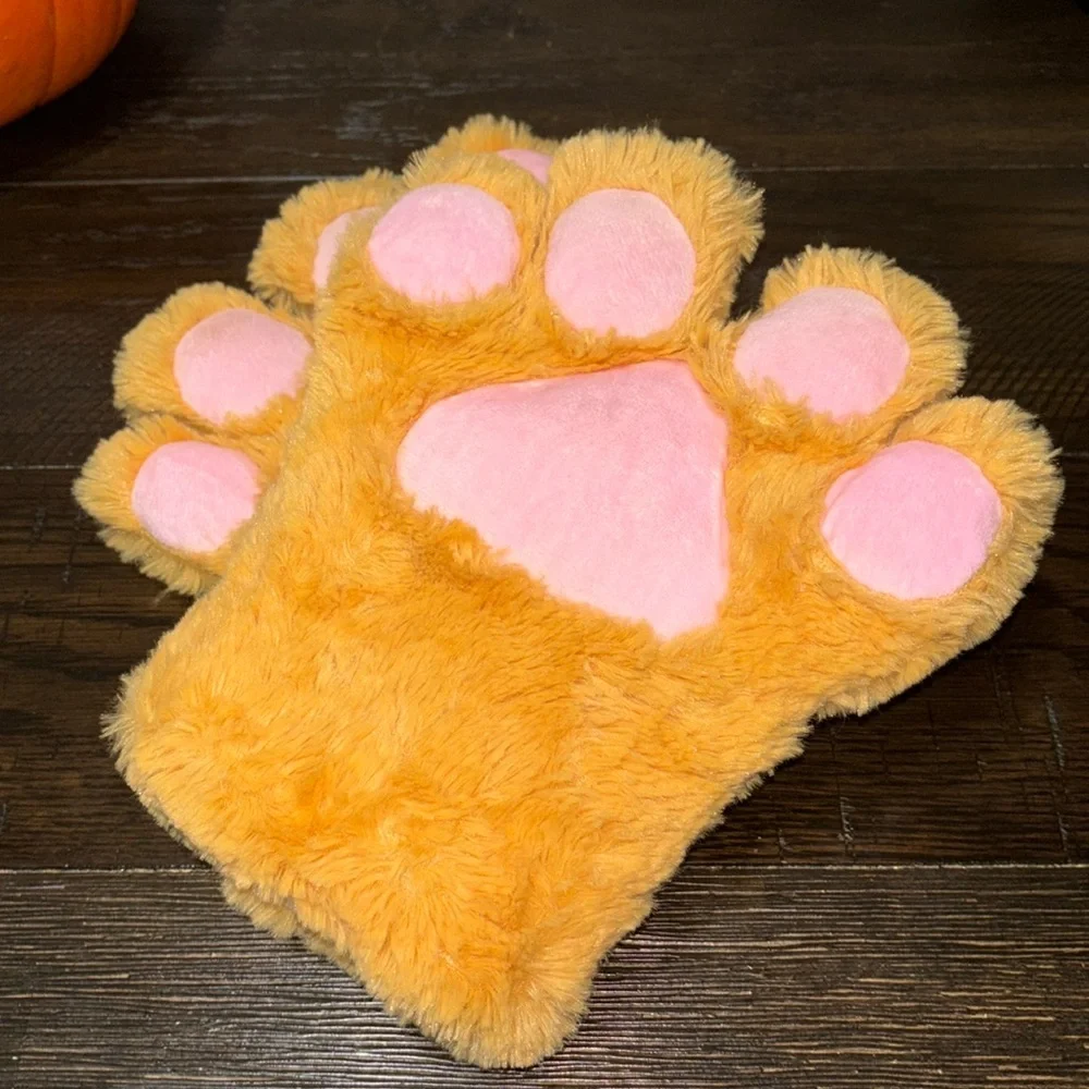 Cute paw gloves ultra soft.